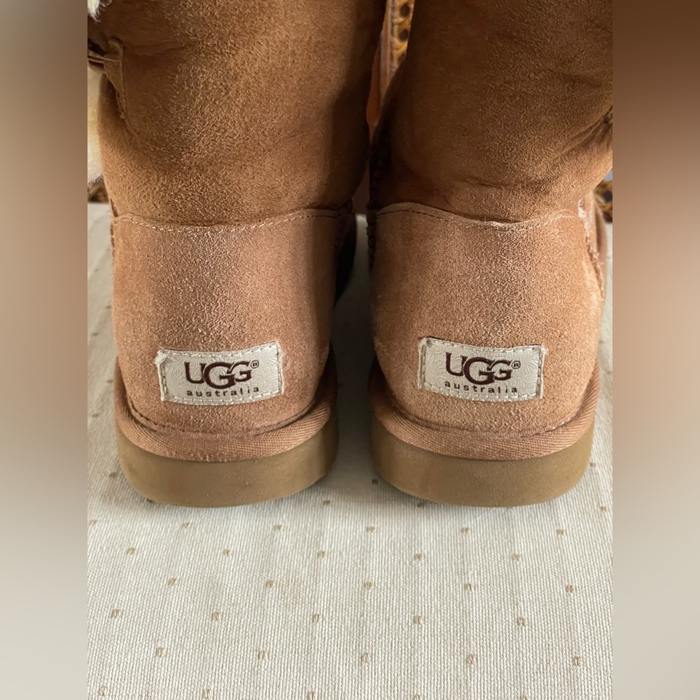 UGG Chestnut Tan Sheepskin Boots, Bailey Button, Size 8 Women’s - Picture 8 of 11